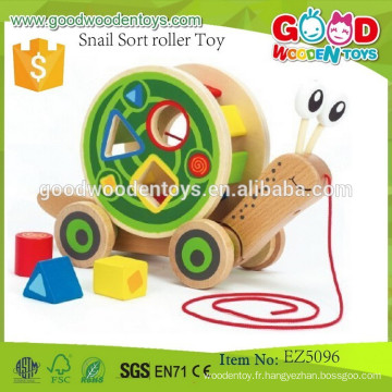 Nouveau produit kids funny toy OEM snail sort roll toy éducatif escargot en bois pull jouets pour enfant EZ5096
